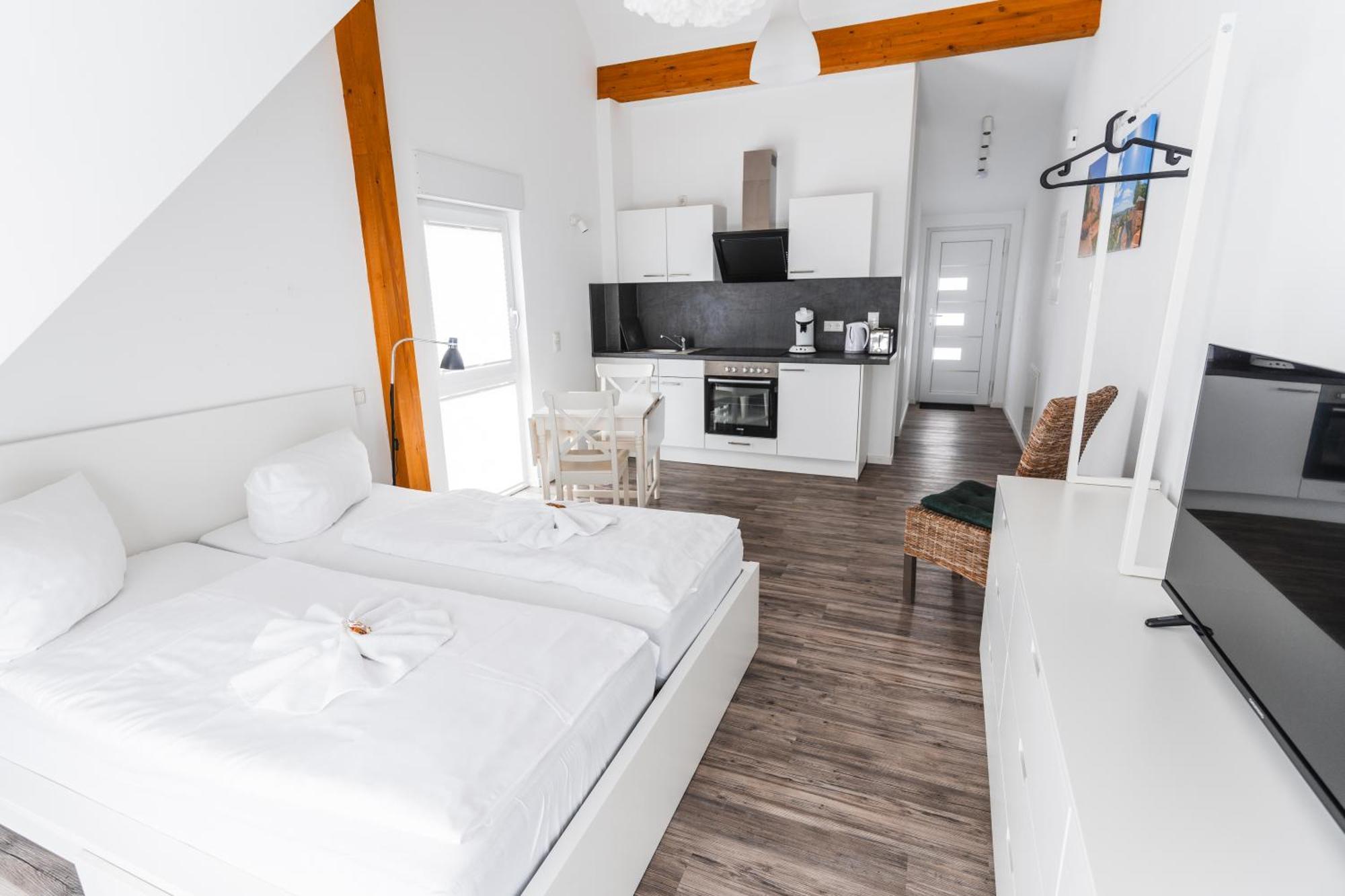 Hotel Apartments Restaurant Cala Luna Marburg Екстер'єр фото