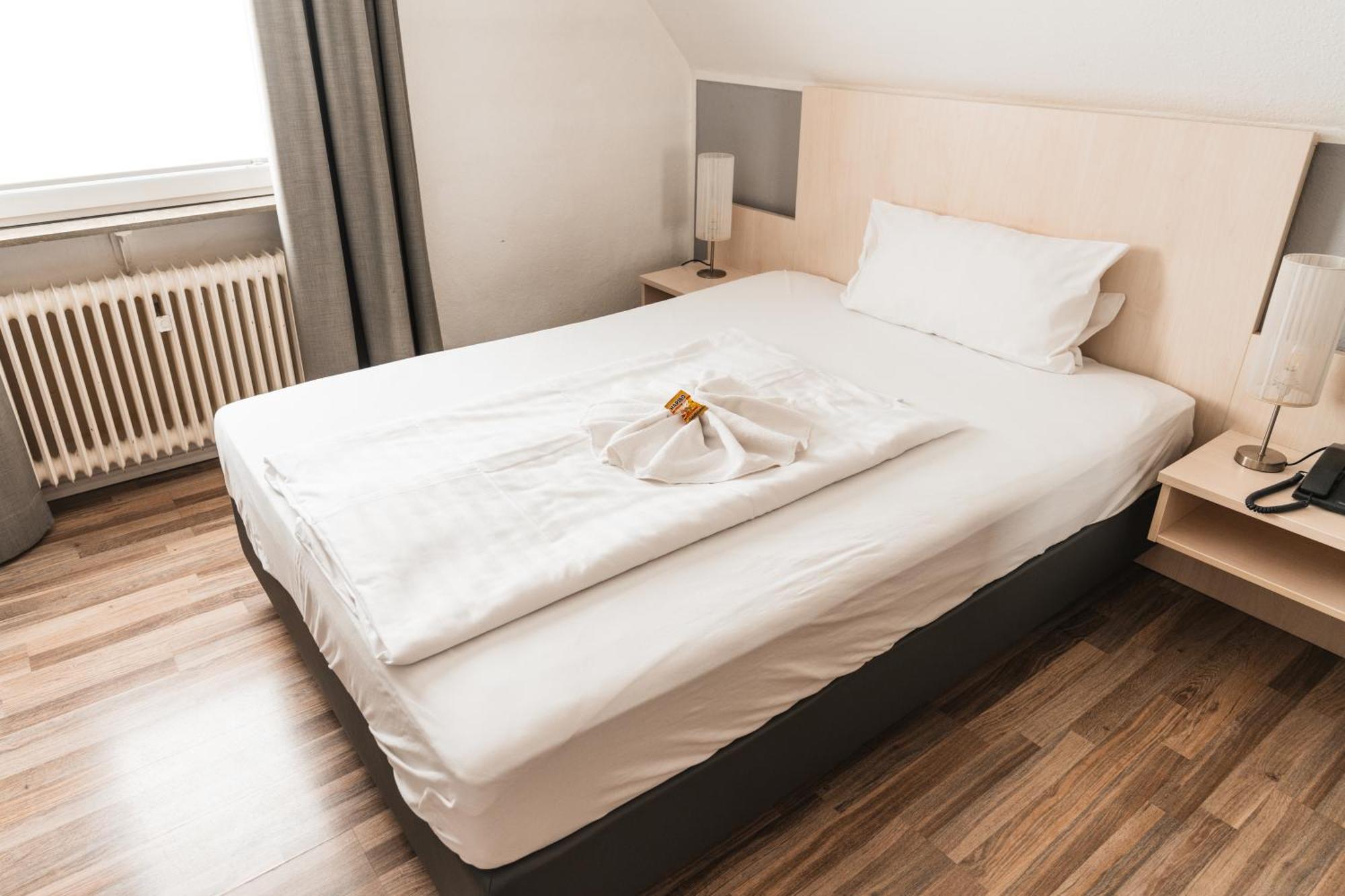 Hotel Apartments Restaurant Cala Luna Marburg Екстер'єр фото