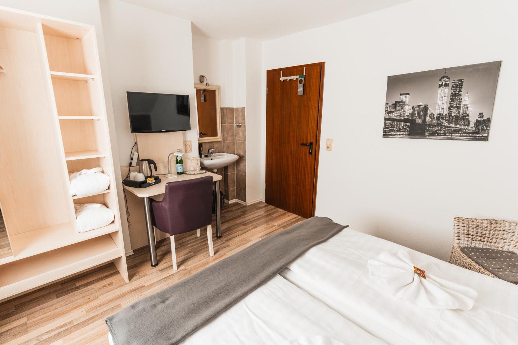 Hotel Apartments Restaurant Cala Luna Marburg Екстер'єр фото